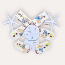 Load image into Gallery viewer, Mango Ciruela Sachets by Pure Essence Scent-white scented wax decorated with dried botanicals and pebbles for decoration, and twine loop for hanging.